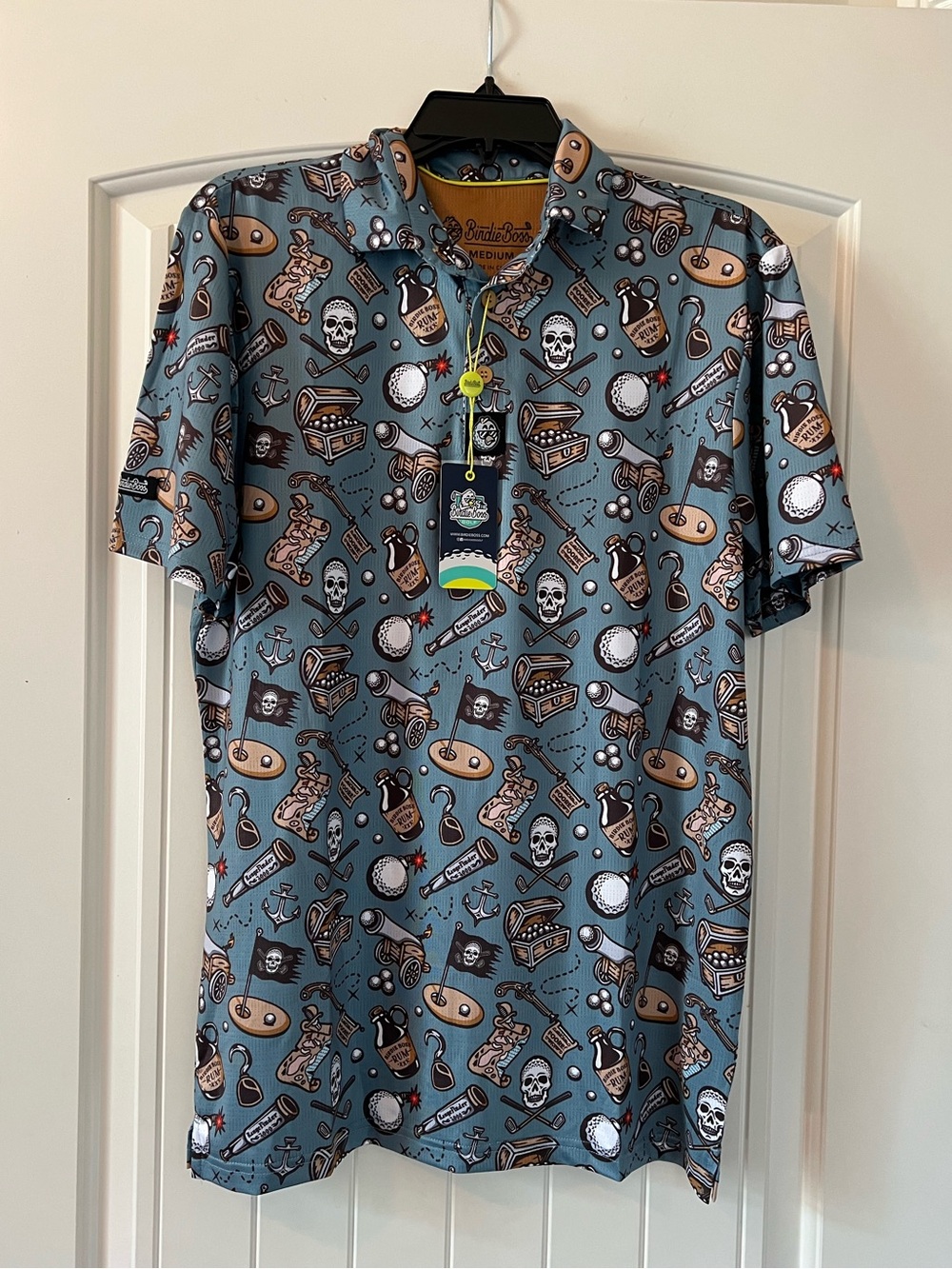 BirdieBoss Men’s Medium golf polo performance shirt rum bottles skulls golf club